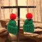 Preview: Ohrringe als Hänger Weihnachten kleine Bommelmütze gestrickt