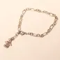 Preview: Ausgebreitetes versilbertes Metall-Armband mit Karabiner-Verschluss und Schutzengel-Charm auf hellem Untergrund.