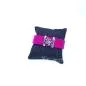 Preview: Pinkfarbenes Trachten Armband aus Filz mit versilbertem Edelweiß-Element, zentralem Strassstein und funkelndem Kunststoff-Kristallknopf.
