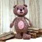 Preview: Gehäkelter Bär Stoffpuppe Stofftier Handmade Braun Rosa 21cm stehend Dekofigur