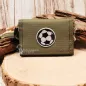 Preview: Olive-grüner Kinder-Brustbeutel aus Spinnstoff mit gesticktem Fußball-Motiv und Klettverschluss.