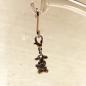 Preview: Handgefertigter Schmuck Charm aus Metall in Hasenform für Bettelarmbänder.