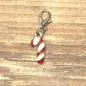 Preview: Charmsanhänger Weihnachten Zuckerstange rot-weiss versilbert - charms anhaenger weihnachten zuckerstange rot versilbert