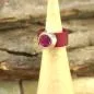Preview: Damenring mit Kautschuk-Band himmbeer und Swarovski-Stein  breit