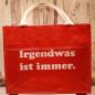 Preview: Detailaufnahme des Reißverschlusses und der wasserabweisenden Kunststoff-Oberfläche.