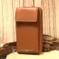Preview: Hochwertige unisex Umhängetasche / Geldbeutel in Braun mit abnehmbarem Schultergurt.
