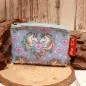 Preview: Kleiner blauer Geldbeutel aus Kunstleder mit grafischem Einhorn-Motiv und Reißverschluss.