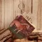 Preview: Detailaufnahme des robusten Reißverschlusses an dem kompakten Pferde-Portemonnaie aus Kunstleder.