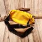 Preview: Rückseite der gelben Bauchtasche zur Ansicht der verstellbaren Gurtschnalle und des Steckverschlusses.