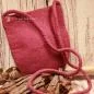 Preview: Umhängetasche filz altrosa mit Perle als Verschluss - handtasche filz knopf perle gross altrosa