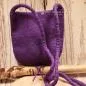 Preview: Umhängetasche filz lila mit Perle als Verschluss - handtasche filz knopf perle gross lila