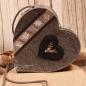 Preview: Andere Seite der Filztasche mit dunkelgrauem Herz und silbernem Metall-Hirschkopf.