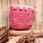 Preview: Kleine runde Korbtasche für Kinder in Rosa aus Rattan mit rosa Bommeln und Stoff-Innenfutter.