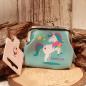 Preview: Kleine Knipsbörse aus Kunstleder mit buntem Einhorn-Motiv und silbernem Knippverschluss.