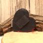 Preview: Ansicht der Rückseite des Filz-Mäppchens, Fokus auf die Schlaufe für die Befestigung an Tracht oder Gürtel. Preview: Ansicht der Rückseite des Filz-Mäppchens, Fokus auf die Schlaufe für die Befestigung an Tracht oder Gürtel.