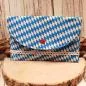 Preview: Großer handgenähter Geldbeutel von chic-peppig-bunt mit blau-weißen bayerischen Rauten und blauem Innenfutter auf hellem Hintergrund.