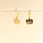 Preview: Handgefertigter Modeschmuck mit Hasenmotiv aus versilbertem Metall.