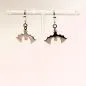 Preview: Handgefertigter Modeschmuck mit Hasenmotiv aus versilbertem Metall.