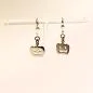 Preview: Handgefertigter Modeschmuck mit Hasenmotiv aus versilbertem Metall.