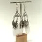 Preview: Handgefertigter Modeschmuck mit Hasenmotiv aus versilbertem Metall.