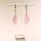 Preview: Handgefertigter Modeschmuck mit Hasenmotiv aus versilbertem Metall.