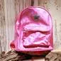 Preview: Kleiner schimmernder Kinderrucksack in Rosa-Glitzer aus abwaschbarem PVC mit zwei Reißverschlussfächern und Polyester-Innenfutter.