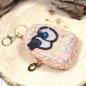 Preview: Detailansicht der glitzernden Utensilientasche mit Schlüsselring (Gesamthöhe 17 cm).