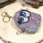 Preview: Glitzerndes Schlüsselanhänger Mäppchen in Hellblau mit buntem Augen-Motiv Preview: Glitzerndes Schlüsselanhänger Mäppchen in Hellblau mit buntem Augen-Motiv
