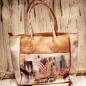 Preview: Große braune Shoppertasche aus Kunstleder mit Amerika-Motiv, Freiheitsstatue und New York Skyline, Ansicht von vorne und innen.