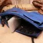 Preview: Geöffnete blaue Handtasche mit Blick auf 4 Kartenfächer und das Münzfach.