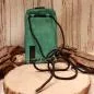 Preview: Rückseite der grünen Leder-Handytasche mit der Aufhängung für das schwarze Segelseil.