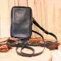 Preview: Dunkelblaue Leder-Mini-Handtasche für Damen mit Reißverschluss, Innenfach und abnehmbarem Schultergurt mit Karabinern.