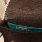 Preview: das Innere der Filztasche auf das schmale Fach mit dem eingenähten Weidräwöl Handmade Stoff-Label.