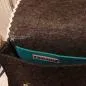 Preview: das Innere der Filztasche auf das schmale Fach mit dem eingenähten Weidräwöl Handmade Stoff-Label.