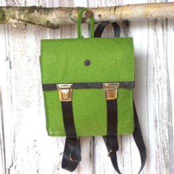 Rucksack Filz grün Metallschnallen