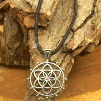 Kette mit der kleinen Blume des Lebens