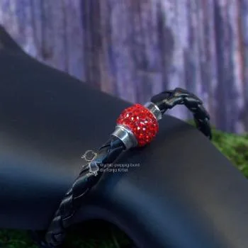 Armband-Strass-Kugel-handgefertigt - Armband leder gedreht schwarz rot3