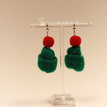 Ohrringe als Hänger Weihnachten kleine Bommelmütze gestrickt