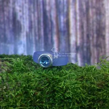 Damenring mit Kautschuk-Band blau und Swarovski-Stein schmal