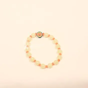 Elastisches Perlenarmband für Halloween und Fasching mit leuchtenden fluoreszierenden Perlen und orangefarbenen Mini-Perlen.