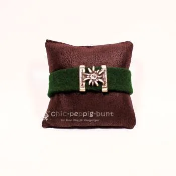 Dunkelgrünes Trachten Armband aus Filz mit versilbertem Edelweiß-Element, Strassstein und funkelndem Kunststoff-Kristallknopf.