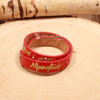 Das doppelt gewickelte rote Armband für Kinder mit 1,5 cm Breite aus Lederimitat.