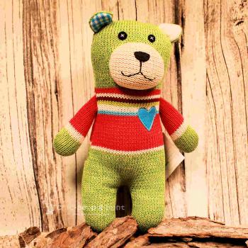 Strick-Bär Grün – Handgemachtes Stofftier mit rotem Pullover (30 cm)