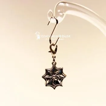 Charms Anhänger Spinnennetz Helloween versilbert - charms anhaenger spinnennetz versilbert helloween fasching karabiner