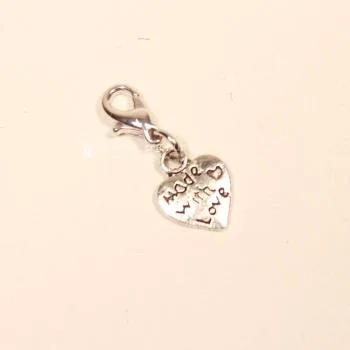 Charms Anhänger mini Herz `made with love` versilbert - charms anhaenger versilbert karabiner herz made with love