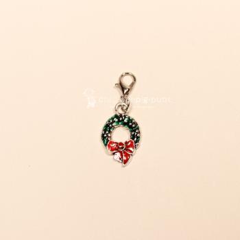 Charmsanhänger Weihnachten Weihnachtskranz grün emailliert versilbert mit Karabiner, Modeschmuck handmade chic-peppig-bunt