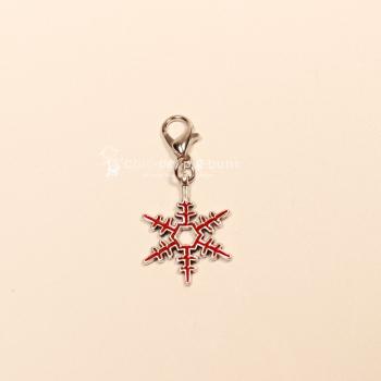 Charmsanhänger Weihnachten Schneeflocke rot emailliert versilbert mit Karabiner, Modeschmuck handmade chic-peppig-bunt