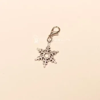 Charmsanhänger Weihnachten Schneeflocke rot versilbert - charms anhaenger weihnachten schneeflocke rot versilbert