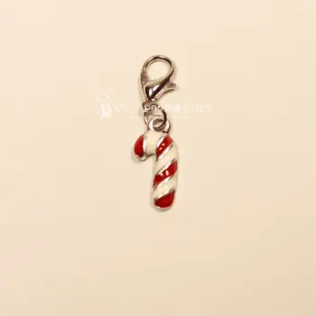 Charmsanhänger Weihnachten Zuckerstange rot-weiß emailliert versilbert mit Karabiner, Modeschmuck handmade chic-peppig-bunt