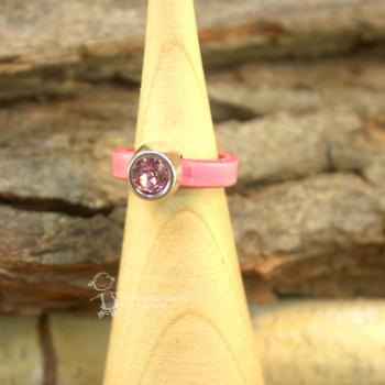 Damenring mit Leder-Band rosa und Swarovski-Stein schmal